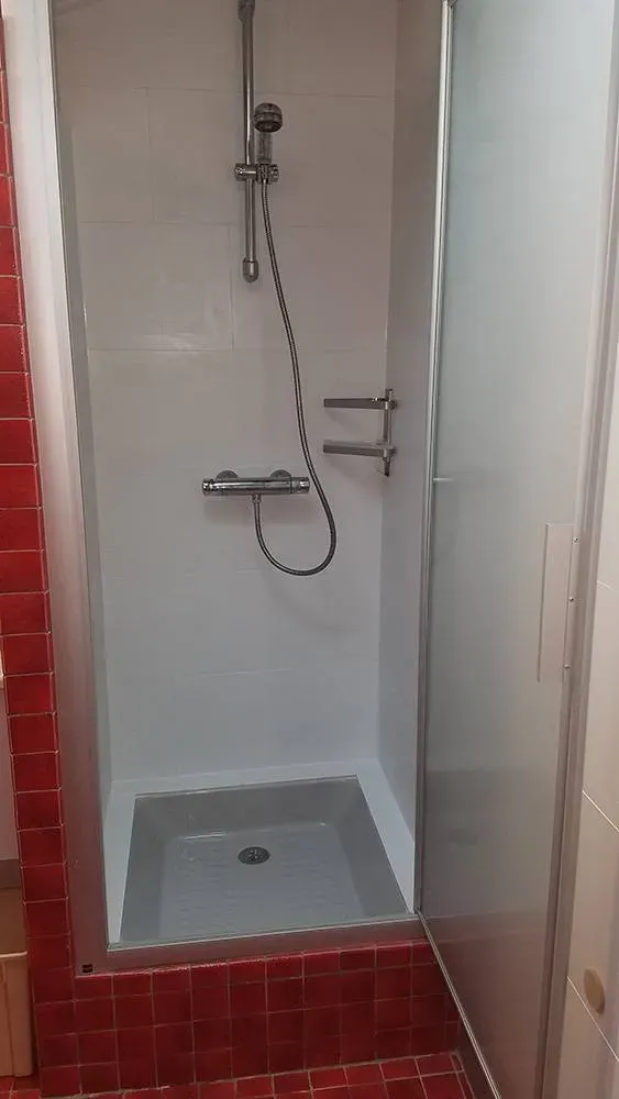 Revêtement de mur douche finiwebp