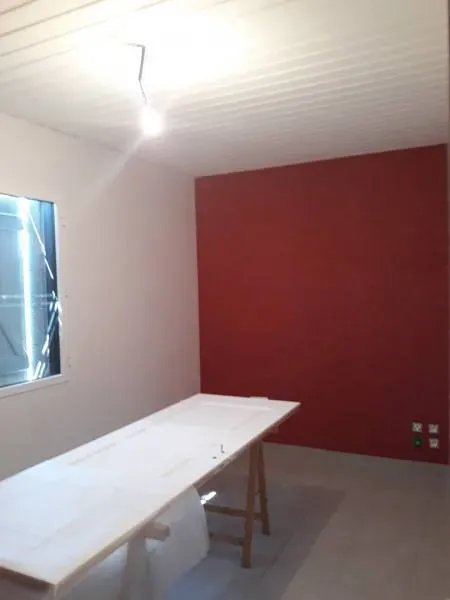 Revêtement de mur porte en courswebp