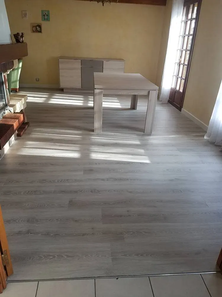 Revêtement de sol souple petit salonwebp