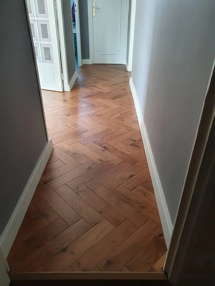 Revêtement de sol souple couloir finiwebp