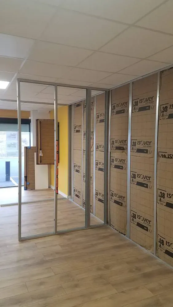 Plaquiste près de  Auzat-la-Combelle
