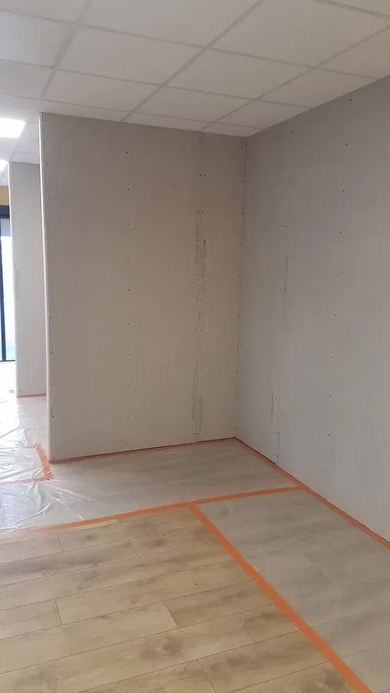 Cloison plaque finit