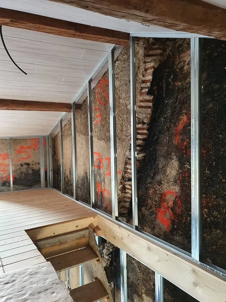 Cloison plaque de plâtre gros travaux en courswebp